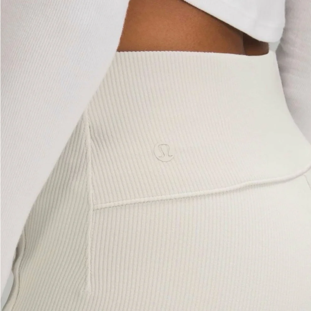 Lululemon Brushed Softstreme Ribbed Zip Flared Pant 32.5" in Bone - size 6 - Picture 4 of 10